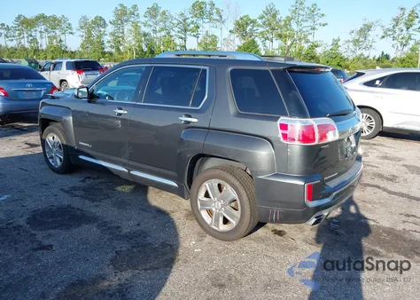 2017 GMC Terrain Denali z USA, uszkodzony, nr VIN 2GKALREK3H6328935